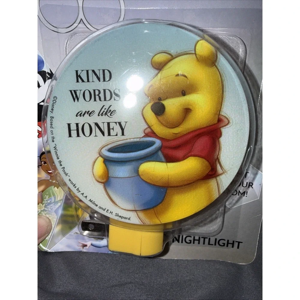 Disney Winnie The Pooh LED Night Light With Yellow Plug In NEW